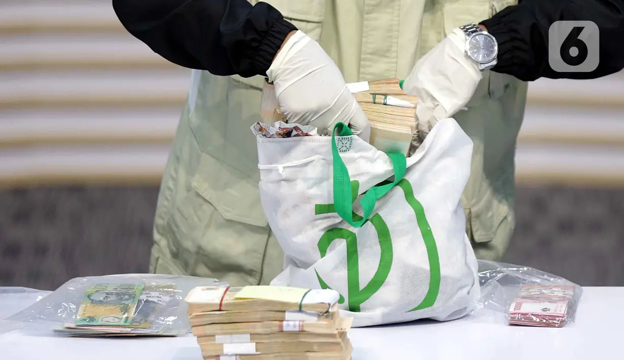 Diketahui, ada satu mobil bermerek Rubicon, serta satu Pajero yang disita KPK. (Liputan6.com/Helmi Fithriansyah)