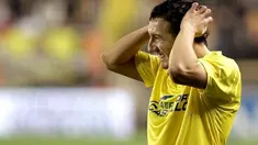 Villarreal's Santi Cazorla reacts during a UEFA cup return leg football match against Zenit at the Madrigal stadium in Villarreal on February 21, 2008. AFP PHOTO/DIEGO TUSON