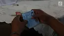 Keluarga korban pesawat Lion Air JT 610 menyampaikan data di Crisis Center Bandara Halim Perdanakusuma, Jakarta, Selasa (30/10). Mereka dilakukan pendataan dan menunggu kabar yang kemudian akan diambil tes DNA oleh RS Polri. (Merdeka.com/Imam Buhori)