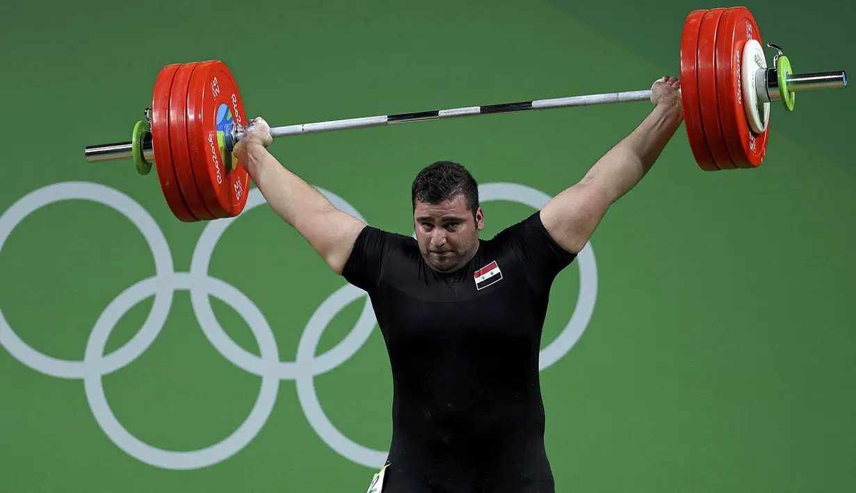 Lifter Suriah, Man Asaad, saat tampil  di kelas +105kg pada Olimpiade 2016. Memperoleh angkatan mencapai 400kg dirinya harus puas berada pada posisi ketujuh. (Reuters/Stoyan Nenov) 