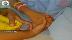 Ida mengalami shock dan tak kuasa menahan tangis menerima kunjungan besuk dari kerabat.