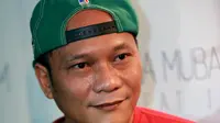 Rapper berusia 44 tahun ini memberikan sesuatu yang baru dengan teknik nge-rap dalam lagu barunya yang berjudul ‘Bidadari Dunia’. (Wimbarsana/Bintang.com)