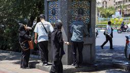Media Iran melaporkan pada Senin (21/7/2025), sejumlah kota mengeluarkan peringatan cuaca level kuning. (Foto oleh AFP)