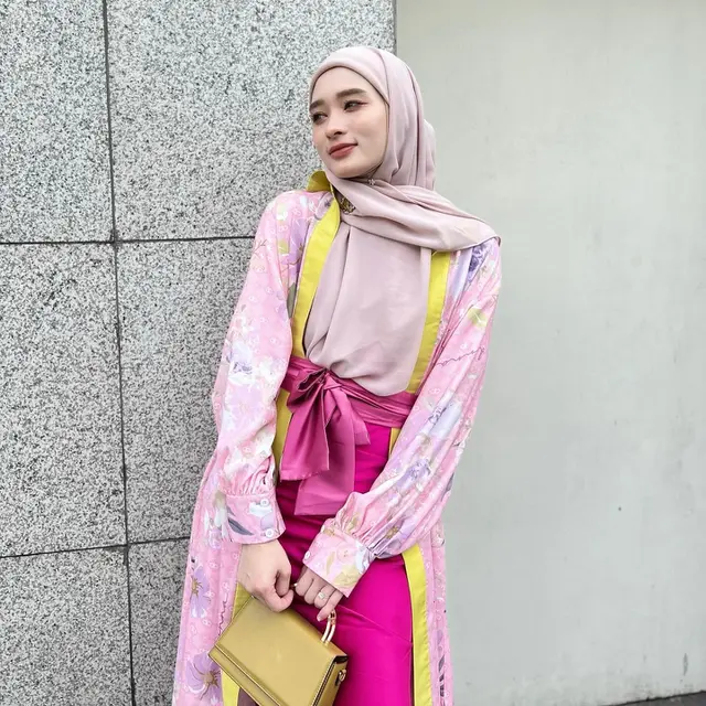 7 Potret Kebersamaan Inara Rusli dan Zaskia Gotik yang Disebut Bak Saudara Kembar