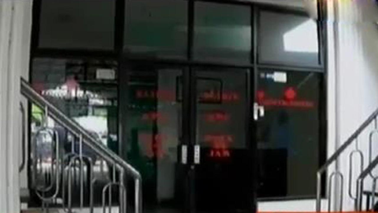 VIDEO: Polisi Periksa 15 Orang Pegawai Klinik Aborsi di Bekasi