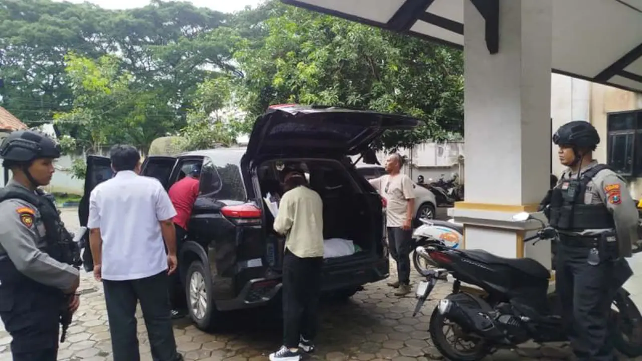 Penggeledahan mobil Kadis Budparpora Ponorogo
