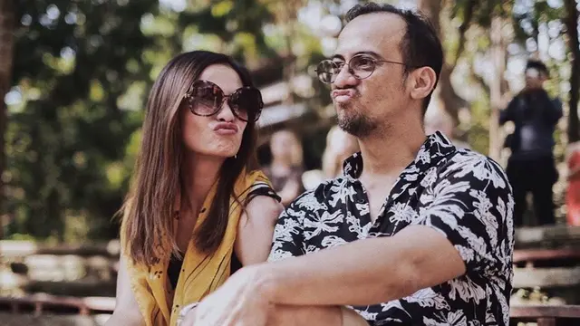 16 Tahun Bersama, Ini Momen Manis Ersa Mayori dan Suami