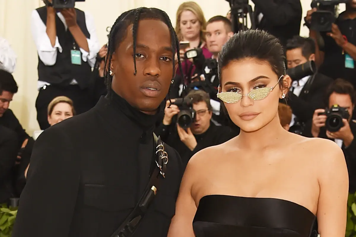 Kylie Jenner dan Travis Scott