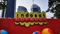 Logo Indosat Ooredoo di kantor pusatnya di Jakarta. Liputan6.com/Mochamad Wahyu Hidayat