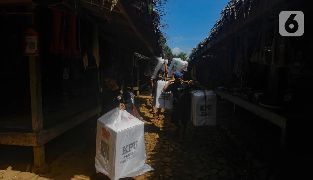 Kedua, logistik pendukung, berupa bilik, tinta, dan alat coblos. (merdeka.com/Arie Basuki)