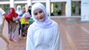 Meskipun punya jadwal yang padat, tapi hal itu tak membuat Prilly Latuconsina lupa untuk ibadah. Terlebih, lahir dari keluarga yang religius pun membangun pribadi gadis 21 tahun itu menjadi sosok agamis. (Deki Prayoga/Bintang.com)