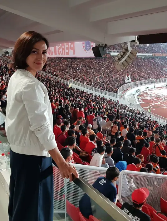 Dengan latar belakang keluar yang aktif di dunia pergerakan, saat masih duduk di bangku SD Wanda sudah tertarik dengan isu politik. (Foto: instagram.com/wanda_hamidah)