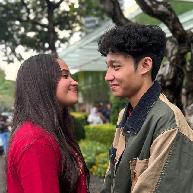 6 Potret Kiesha Alvaro Sebagai Raim Laode di Film Komang, Gaya Rambutnya Bikin Pangling