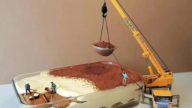 [Bintang] 10 Dessert Ini Dijadikan Wahana Mainan Miniatur Beraksi, Lucu!