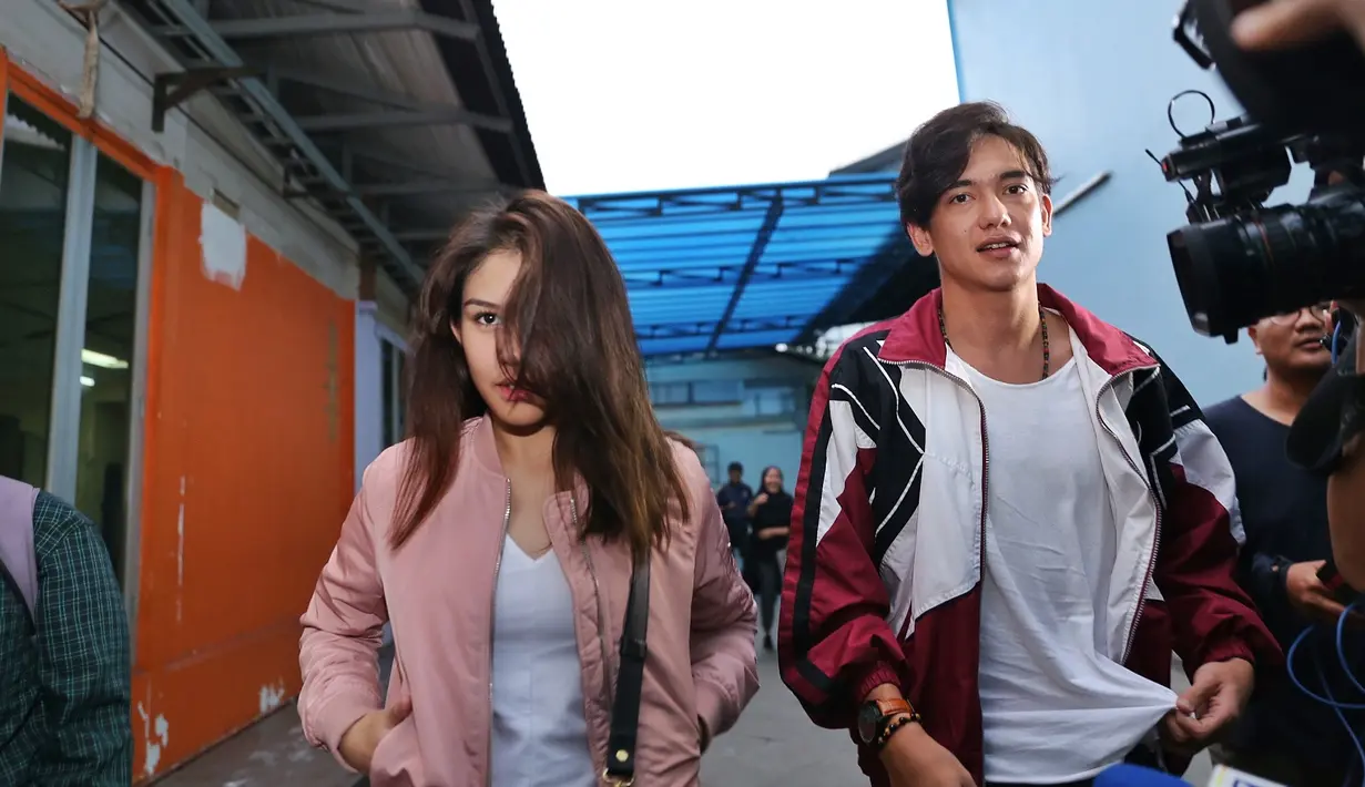 Kedekatan Vanesha Prescilla dan Adipati Dolken memang sudah tak diragukan lagi. Tak tahu bagaimana hubungan mereka yang sebenarnya, yang pasti keduanya sangat berhasil membangun chemistry di dalam film. (Nurwahyunan/Bintang.com)