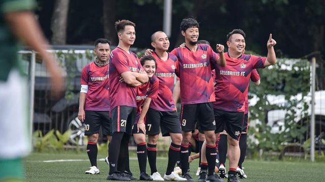 7 Potret Femila Sinakuban, Jebolan Indonesia Idol yang Jago Main Bola