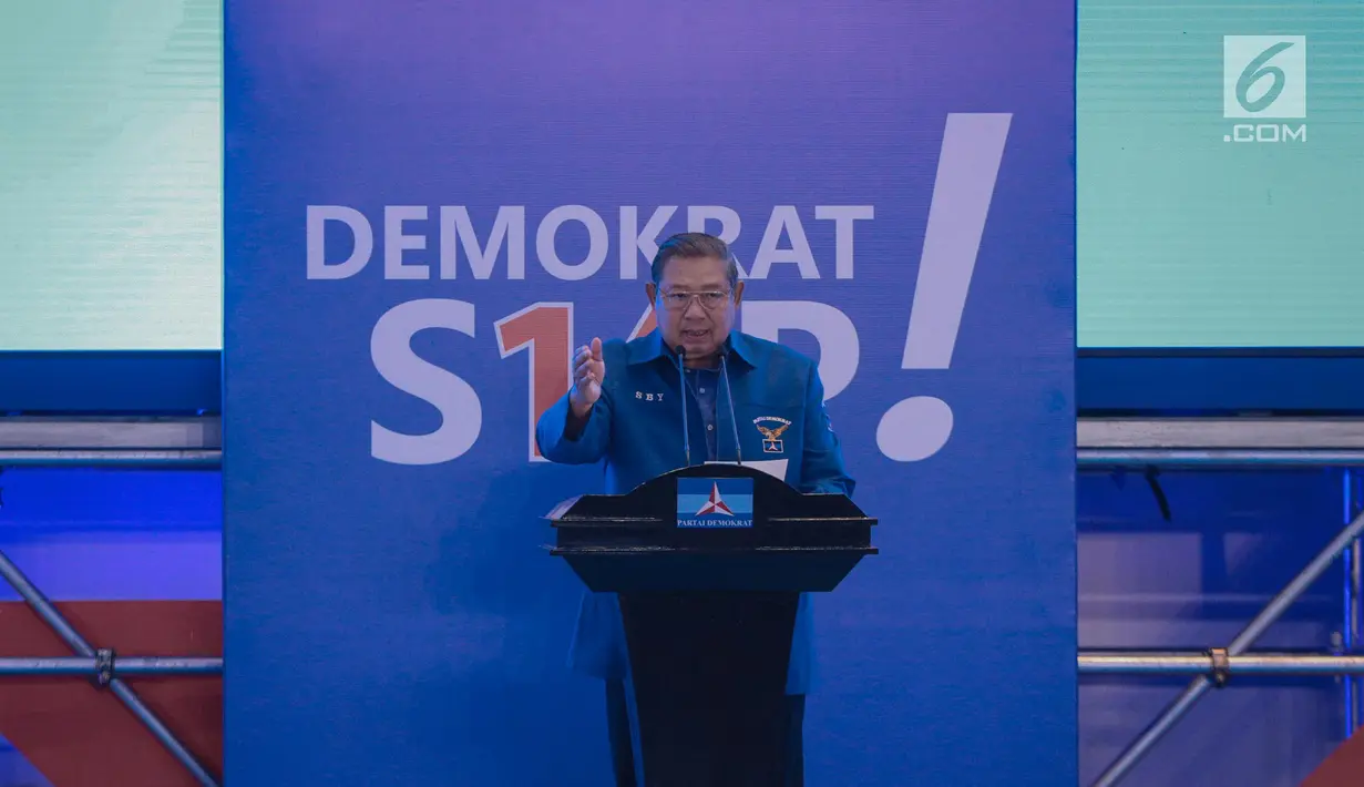 Ketua Umum Partai Demokrat Susilo Bambang Yudhoyono (SBY) saat membuka Pembekalan Caleg Partai Demokrat di Jakarta, Sabtu (10/11). SBY memandang proses politik berubah sejak Pilkada DKI Jakarta 2017 lalu. (Liputan6.com/Faizal Fanani)