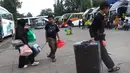 Penumpang bus Antar Kota Antar Provinsi (AKAP) saat tiba di Terminal Kampung Rambutan, Jakarta Timur, Rabu (25/3/2026). (Kapanlagi.com/Budy Santoso)
