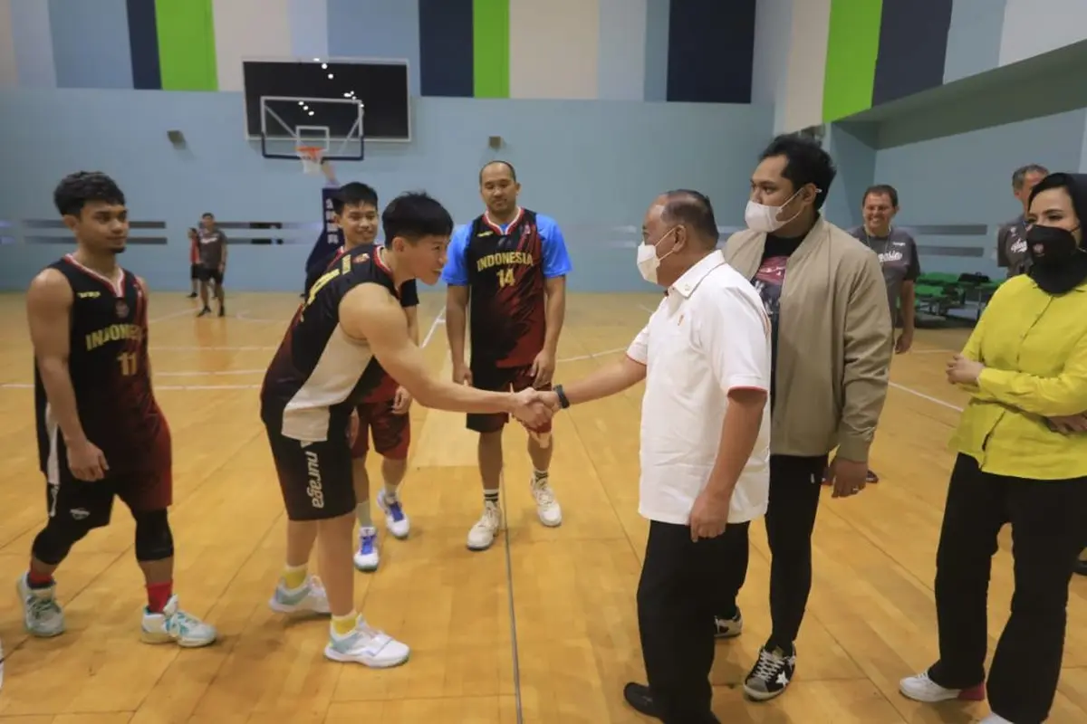 Ketum KONI Kunjungi Pelatnas timnas basket Indonesia untuk SEA Games 2021