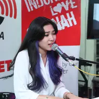 Peraih penghargaan Male/Female Solo Artist dan Best of The Best Newcomer ajang Anugerah Musik Indonesia 2015 ini tak merasakan perubahan pada dirinya meski telah terkenal apalagi ‘star syndrome’. (Deki Prayoga/Bintang.com)