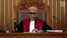 Hakim tunggal Achmad Guntur memimpin jalannya sidang permohonan praperadilan tersangka kepemilikan senjata ilegal Kivlan Zen di PN Jakarta Selatan, Selasa (30/7/2019). Hakim Guntur menolak gugatan praperadilan Kivlan Zen. (Liputan6.com/JohanTallo)