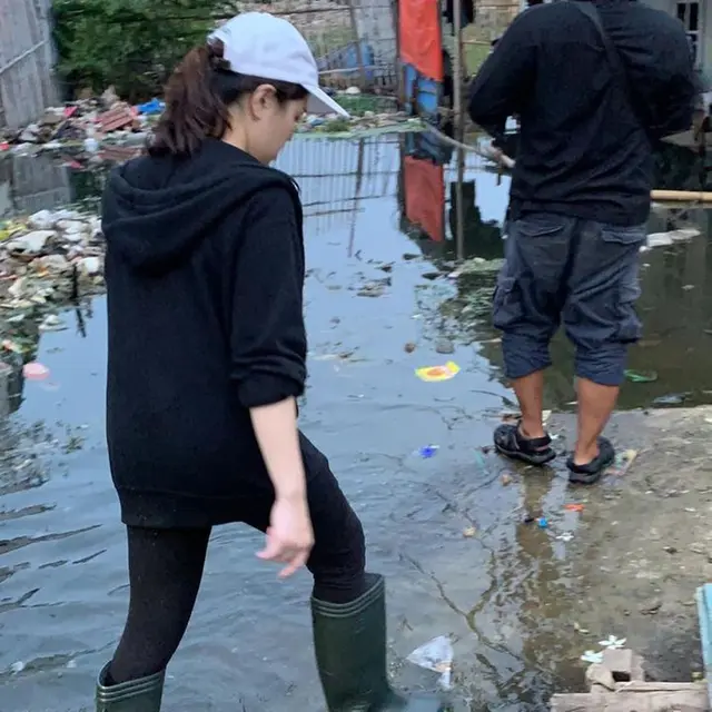 6 Potret Tina Toon Bertugas Jadi Anggota DPRD, Blusukan Temui Warga