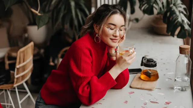 wanita november cinta sepihak