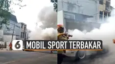 Hendak melakukan test drive, mobil sport ini justru terbakar. Tim pemadam kebakaran berhasil menghentikan kobaran api.