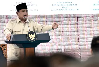 Presiden Prabowo Subianto saat menghadiri Penyerahan Denda Administratif dan Lahan Kawasan Hutan di Kejaksaan Agung (Kejagung) Jakarta Selatan, Rabu (13/5/2026). (Liputan6.com/Lizsa Egeham)