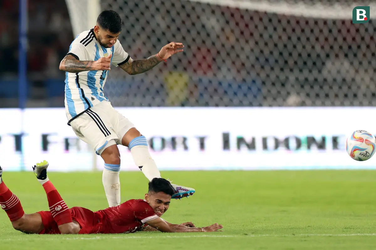 Foto: Aksi Jatuh Bangun Marselino Ferdinan saat Hadapi Argentina, Catatkan Statistik Apik hingga Dipuji Jurnalis Inggris