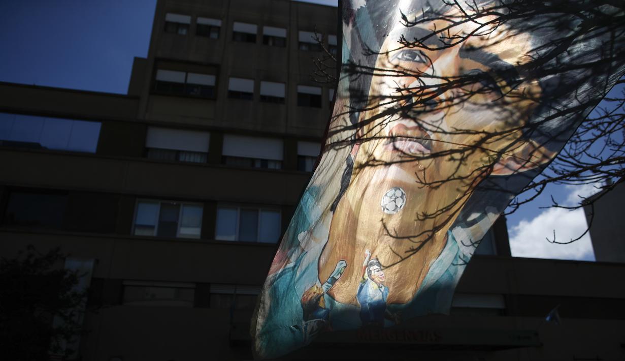 FOTO: Diego Maradona Dirawat, Fans Berkumpul di Rumah ...