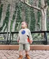 Nuansa earth tone jadi favorit ibu muda untuk anaknya, Ukkasya pun keren dengan penampilannya. [Foto: Instagram/ukkasyahki]