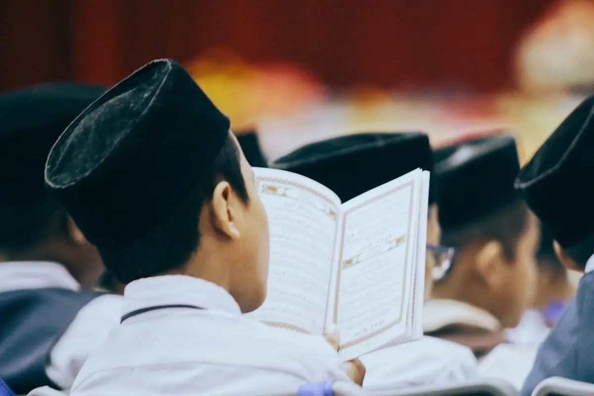 Membaca Al-Qur'an