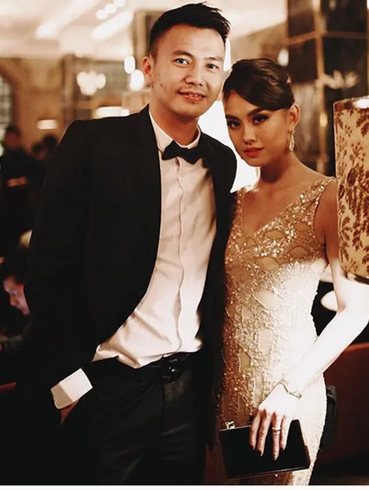 Netizen beramai-ramai menanggapi postingan foto tersebut. Beragam tanggapan yang penasaran dengan foto tersebut. Selain banyak yang menduga foto preweding, banyak dari netizen menanyakan kapan menikahnya. (Instagram/saputrawijaya)