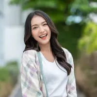 (c) Shutterstock