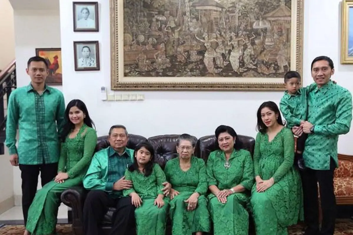 [Bintang] Susilo Bambang Yudhoyono bersama keluarga 