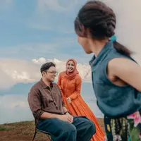 Laudya Cynthia Bella, Engku Emran beserta anaknya. (Instagram/laudyacynthiabella)