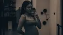 <p>Alika Islamadina mengenakan sleeveless long dress yang mengekspose bentuk baby bump-nya. (Foto: Instagram/ alikaislamadina)</p>