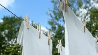 7 Kesalahan Menjemur Pakaian yang Jarang Disadari, Cara Pakaian Tetap Awet dan Wangi