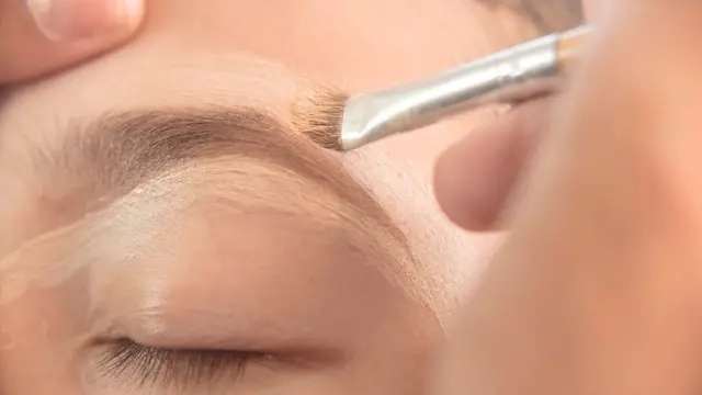 Rapikan dengan Concealer