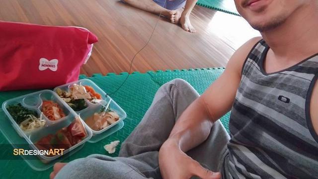 7 Editan Foto Netizen Makan Bareng Artis Terkenal Ini Kocak Banget