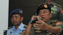Panglima TNI Jenderal Moeldoko saat jumpa pers di Kantor Basarnas di Jakarta, Selasa (30/12/2014). (Liputan6.com/Herman Zakharia)