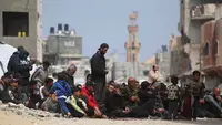 Di Antara Reruntuhan Bangunan Masjid, Umat Muslim di Gaza Laksanakan Salat Jumat Terakhir Ramadan 1447 Hijriah
