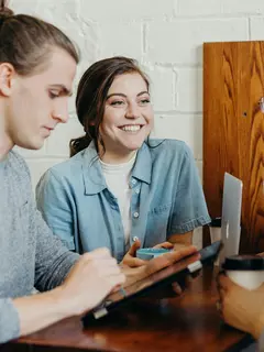 Ilustrasi Interaksi sosial yang menunjukkan pada socialclimber (foto: unsplash)