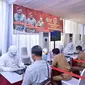 Badan Intelijen Negara (BIN) menyelenggarakan test usap massal kepada warga di Kantor Kecamatan Ciputat Timur, Kota Tangerang Selatan.