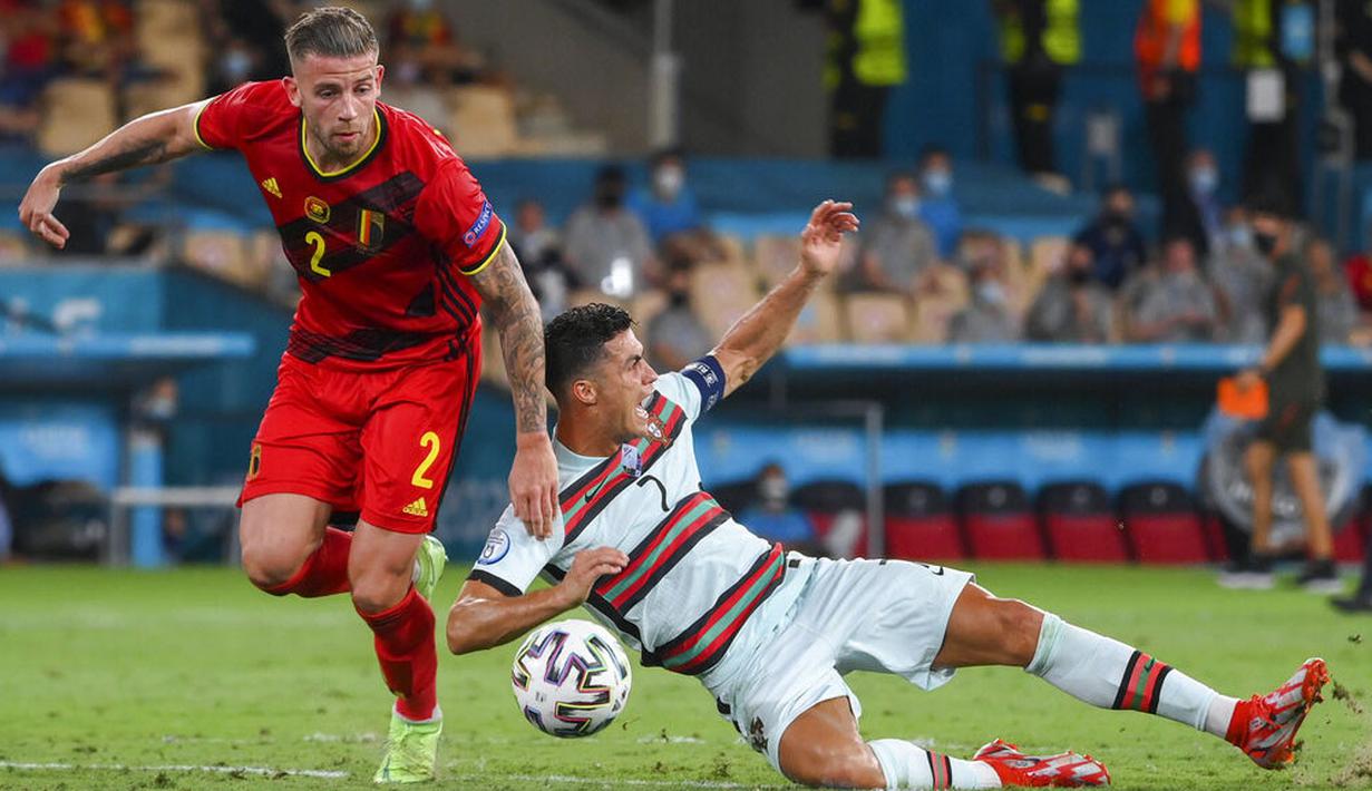 Di babak kedua, upaya Portugal menyamakan kedudukan kembali menemui jalan buntu. Serangan CR7 dan kawan-kawan bisa diredam barisan pertahanan Belgia. (Lluis Gene/Pool Photo via AP)