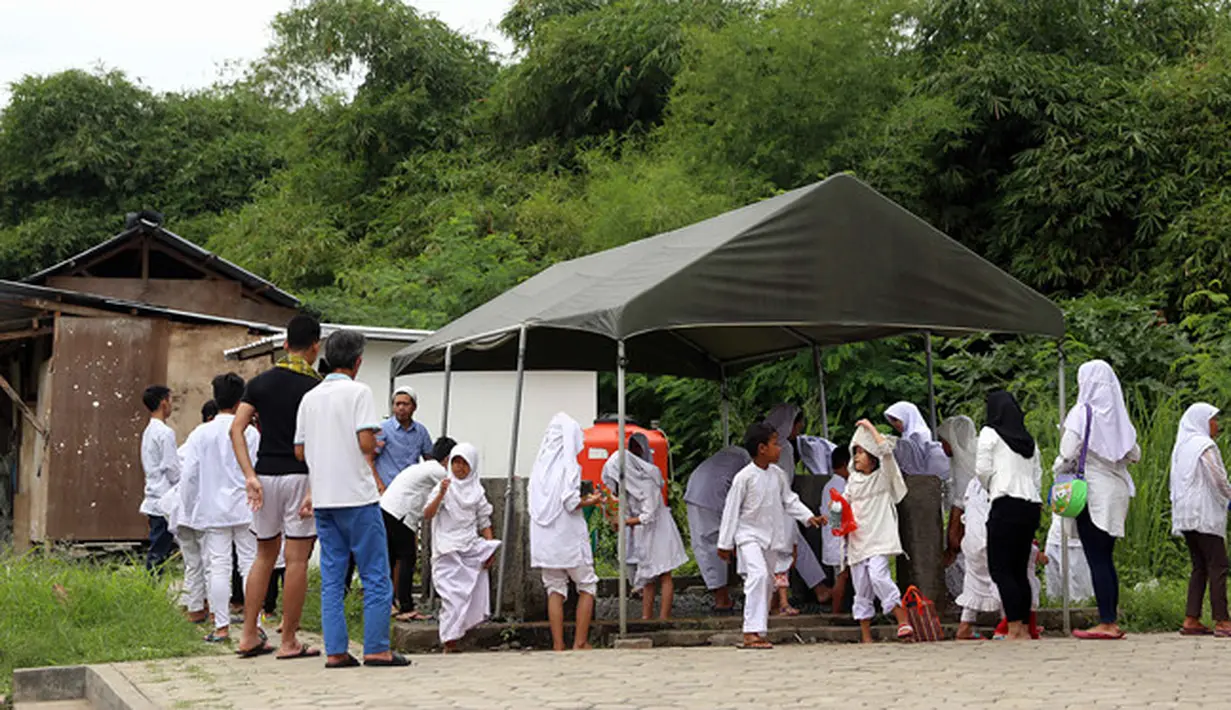 "Mama merasa dia masih ada. Mama masih nggak nyangka kalau dia akan seperti ini meninggalkan kita. Dia selalu bilang ingin sembuh, itu saja. Jadi memang nggak ada firasat apa-apa, dia mau sembuh ya pasti sembuh," ucapnya. (Nurwahyunan/Bintang.com)