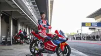 Muhammad Kiandra Ramadhipa akan menjalani tantangan baru pada ajang Moto3 Junior World Championship 2026 yang dimulai akhir pekan ini pada 21-24 Mei 2026, di Sirkuit Barcelona-Catalunya, Spanyol. (Astra Honda)