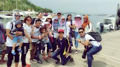 Andik Vermansah memboyong keluarga besarnya berlibur ke Lombok selama empat hari, Kamis (24/12/2015) sampai Minggu (27/12/2015). (Bola.com/Dok. Pribadi)