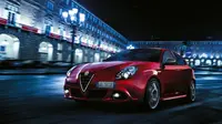 Giuletta Sprint hadir dengan desain eksterior sporti serta muffler knalpot yang dibuat lebih besar agar semakin menciptakan aura garang.